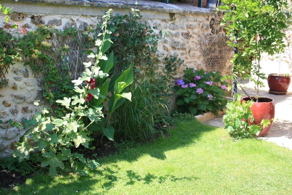 Gites Le Petit Nailly Magny-les-Hameaux Εξωτερικό φωτογραφία